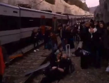 Εκτροχιάστηκε τρένο κοντά στην Βαρκελώνη –Ένας νεκρός και τραυματίες